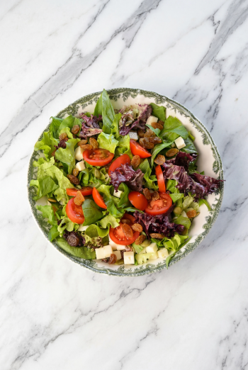 Tulum Peynirli Kuru üzümlü Yeşil Salata